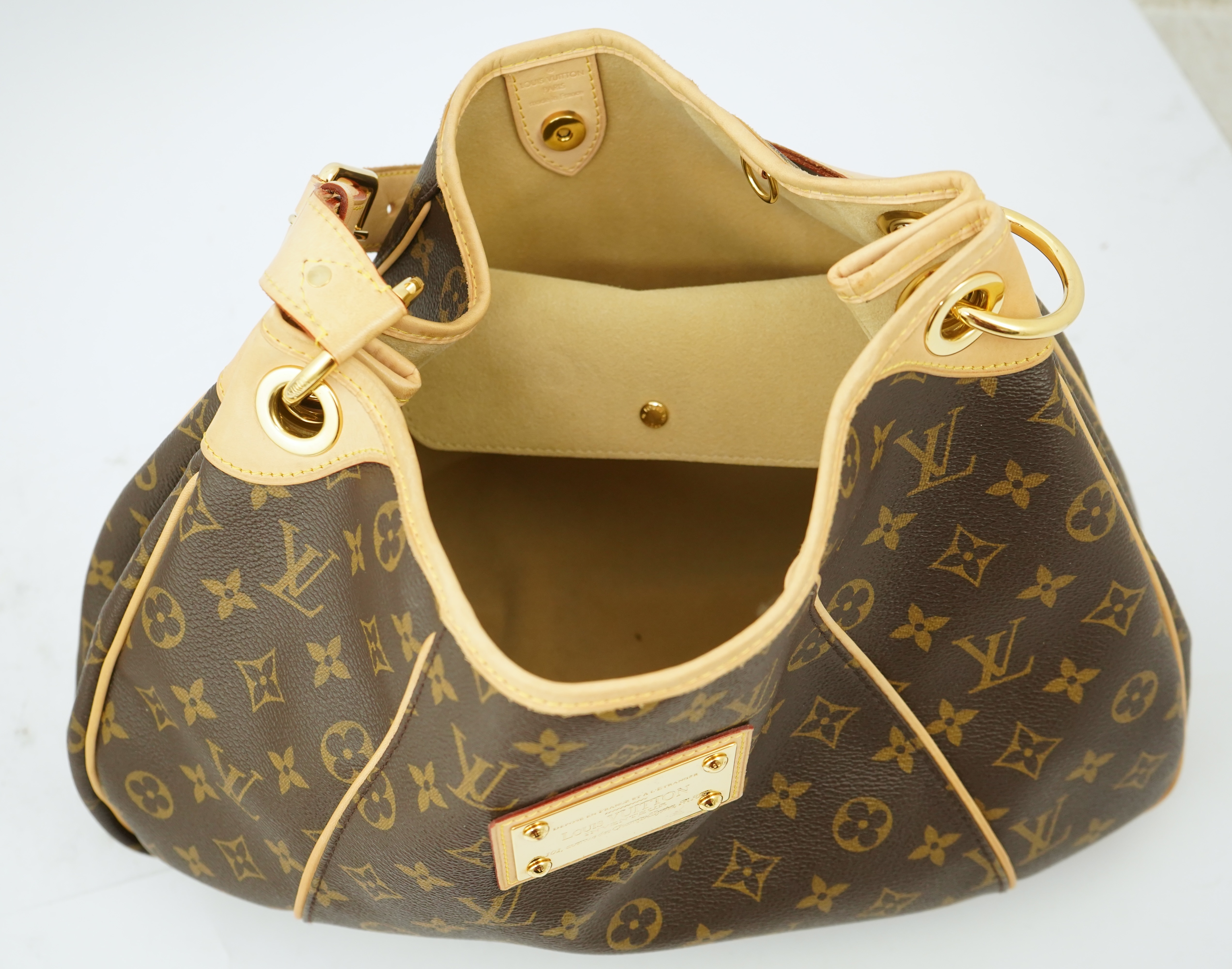 A Louis Vuitton brown monogram canvas with natural cowhide trim and gold-toned hardware